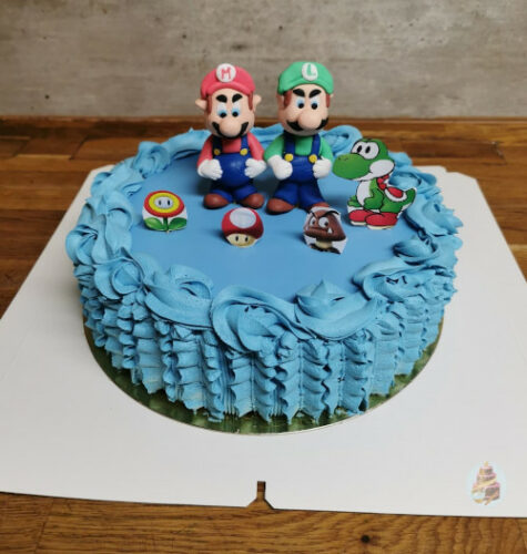 Super Mario täytekakku valmistaja Pieni Kakkukoristepuoti.
